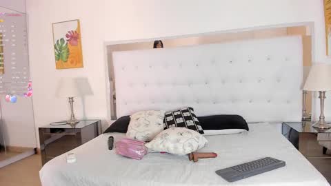 Peyton online show from October 7, 2025, 12:02 pm