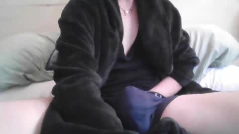 pgramlin09 online show from December 2, 2025, 8:37 pm