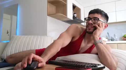 Snapshot of phantom_bigger1 chatting on December 16, 2025, 3:17 pm phantom_bigger1 online show from December 16, 2025, 3:17 pm