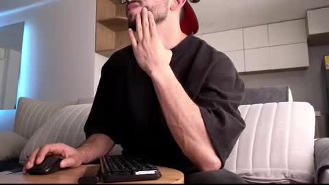 Snapshot of phantom_bigger1 chatting on December 19, 2025, 7:10 pm phantom_bigger1 online show from December 19, 2025, 7:10 pm