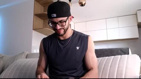 Snapshot of phantom_bigger1 chatting on December 20, 2025, 6:48 pm phantom_bigger1 online show from December 20, 2025, 6:48 pm