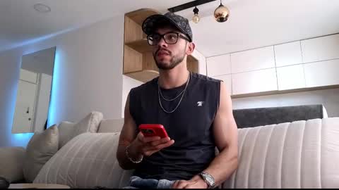 Snapshot of phantom_bigger1 chatting on December 21, 2025, 5:20 pm phantom_bigger1 online show from December 21, 2025, 5:20 pm