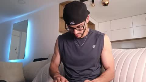 Snapshot of phantom_bigger1 chatting on January 8, 2026, 1:24 pm phantom_bigger1 online show from January 8, 2026, 1:24 pm