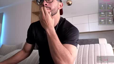 Snapshot of phantom_bigger1 chatting on January 14, 2026, 4:01 pm phantom_bigger1 online show from January 14, 2026, 4:01 pm