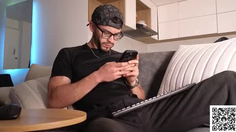 Snapshot of phantom_bigger1 chatting on February 6, 2026, 8:23 pm phantom_bigger1 online show from February 6, 2026, 8:23 pm