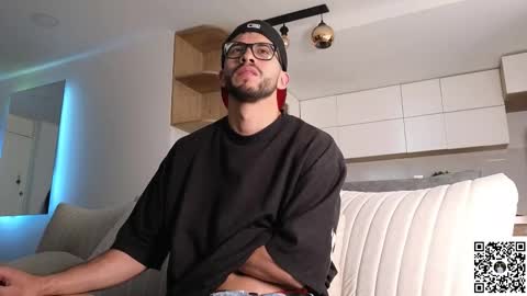 Snapshot of phantom_bigger1 chatting on February 10, 2026, 12:42 pm phantom_bigger1 online show from February 10, 2026, 12:42 pm