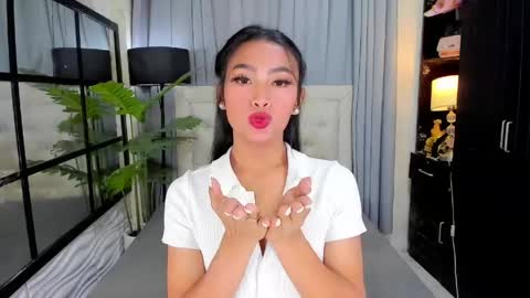 phenomenal_ivy online show from May 22, 2026, 12:00 pm