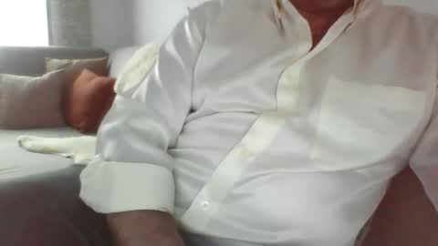 Phil online show from November 1, 2025, 10:06 am