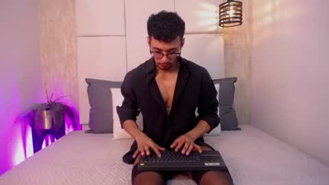 Snapshot of philip_collins chatting on June 13, 2026, 11:35 pm Milo online show from June 13, 2026, 11:35 pm