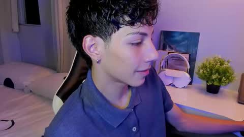 Phil.   INDEPENDENT MODEL online show from October 14, 2025, 5:41 am