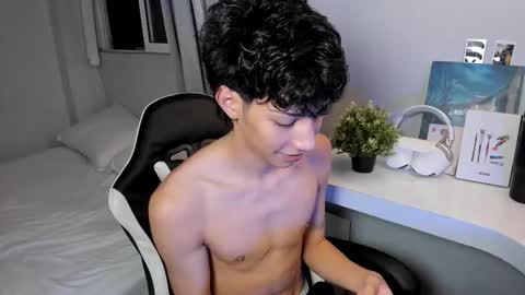 Phil.   INDEPENDENT MODEL online show from January 8, 2026, 6:26 am