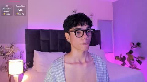 Phillip online show from November 22, 2025, 10:42 pm