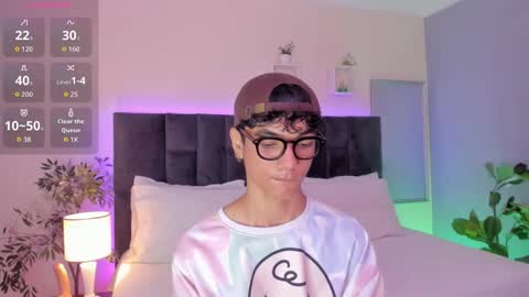 Phillip online show from December 4, 2025, 10:18 pm