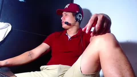 AdnierGnz online show from February 24, 2025, 12:48 pm