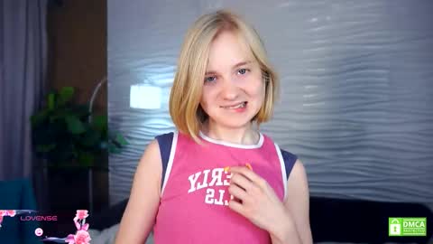 Snapshot of phyllisearney chatting on October 30, 2025, 6:59 am Hann G. Jones online show from October 30, 2025, 6:59 am