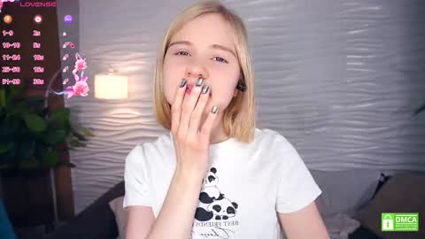 Snapshot of phyllisearney chatting on November 29, 2025, 4:15 am Hann G. Jones online show from November 29, 2025, 4:15 am