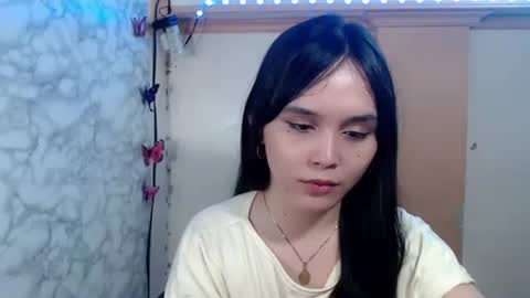 Ms Pia online show from April 21, 2026, 1:42 am