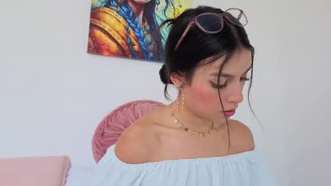 Snapshot of pia_stone1 chatting on May 5, 2026, 8:39 pm Liz online show from May 5, 2026, 8:39 pm