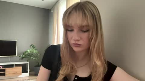 Kristie online show from June 18, 2026, 11:42 pm