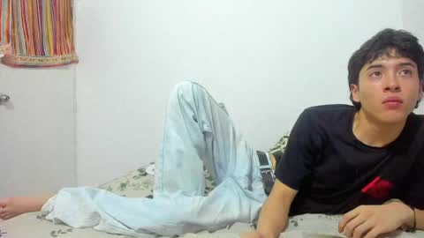 picaszomilos350 online show from April 22, 2026, 10:50 am