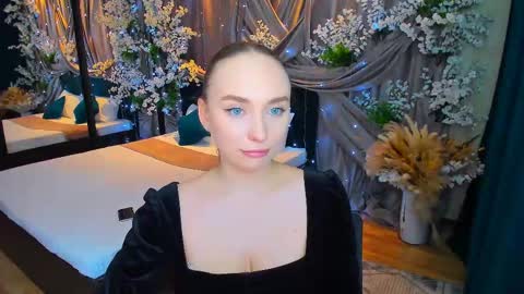 Emelie online show from February 28, 2025, 5:26 pm