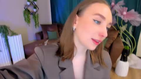 Emelie online show from September 22, 2025, 4:03 am