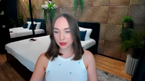 Emelie online show from September 30, 2025, 7:30 pm