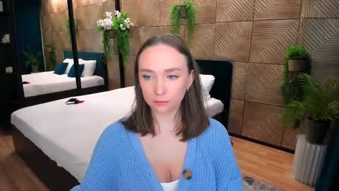 Emelie online show from October 9, 2025, 10:13 am