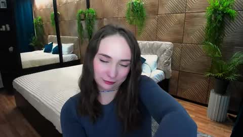 Emelie online show from February 2, 2026, 4:11 am