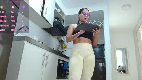 Snapshot of pielcanela361 chatting on May 27, 2026, 3:20 pm Viviana online show from May 27, 2026, 3:20 pm