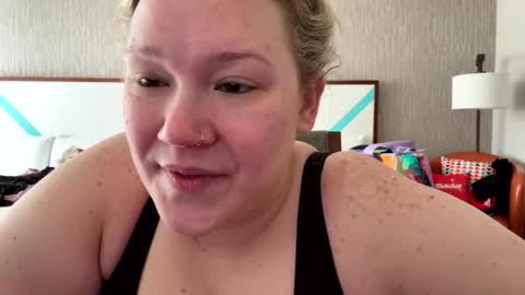 Piggy Rose online show from April 21, 2026, 3:28 pm