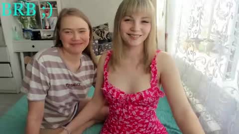 Snapshot of pikmi_obsos chatting on June 3, 2026, 8:47 pm Adele and Elli online show from June 3, 2026, 8:47 pm