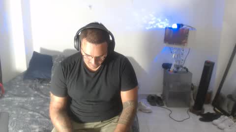 pikoro_gomez online show from February 7, 2025, 1:36 am