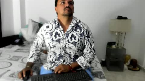 pikoro_gomez online show from November 9, 2025, 2:10 am