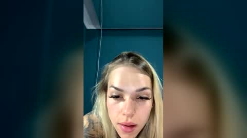 PinaFox online show from April 25, 2026, 1:41 pm