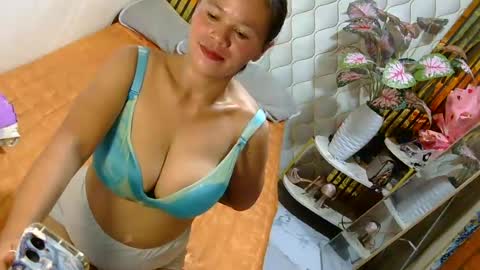 Snapshot of pinay_flor chatting on June 13, 2026, 1:14 am IM FLOR online show from June 13, 2026, 1:14 am