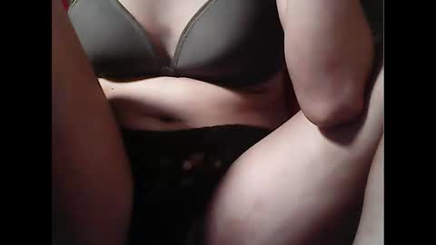 Snapshot of pinayhairyflower chatting on October 18, 2025, 3:42 am Nica online show from October 18, 2025, 3:42 am