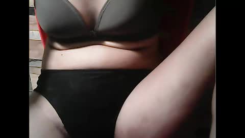 Snapshot of pinayhairyflower chatting on November 27, 2025, 7:05 pm Nica online show from November 27, 2025, 7:05 pm