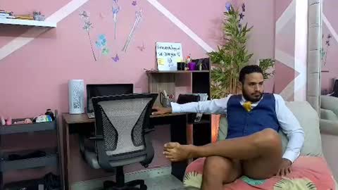 Snapshot of pineappleflipped chatting on July 30, 2026, 2:21 am pineappleflipped online show from July 30, 2026, 2:21 am