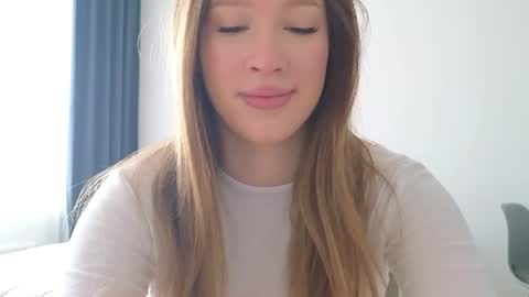 Snapshot of pink_rosee_ chatting on April 1, 2026, 3:18 am online show from April 1, 2026, 3:18 am