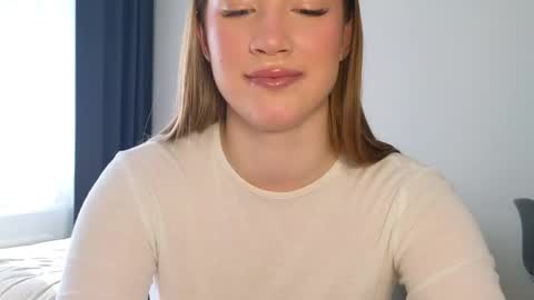 Snapshot of pink_rosee_ chatting on April 8, 2026, 3:28 am online show from April 8, 2026, 3:28 am