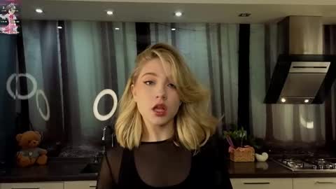 Adele online show from February 19, 2025, 10:23 am