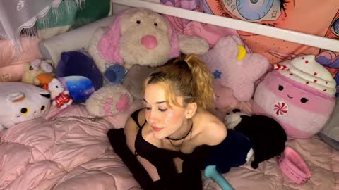 Gwenie online show from January 21, 2025, 7:06 pm