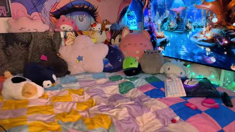 Gwenie online show from March 10, 2025, 4:28 am