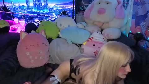 Gwenie online show from September 24, 2025, 7:50 pm