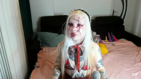 Helen Goat online show from November 1, 2025, 2:46 am