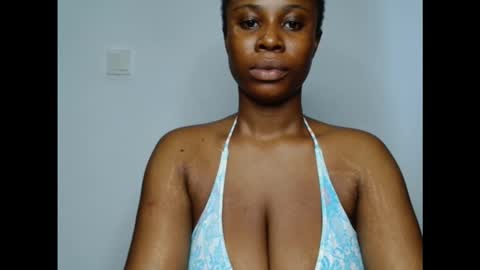pinkxsugar online show from October 12, 2025, 5:23 pm