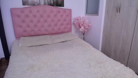 pinky_f00x online show from September 25, 2025, 2:37 am