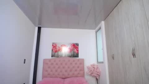 pinky_f00x online show from November 13, 2025, 7:57 pm