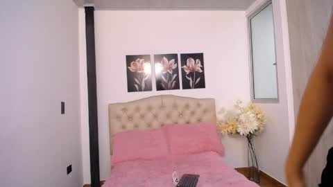 pinky_f00x online show from April 18, 2026, 7:58 pm